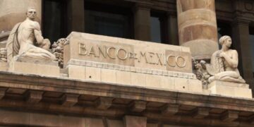 Banxico confirma la estabilidad de la tasa de interés mientras ajusta sus expectativas de crecimiento económico en el próximo año.