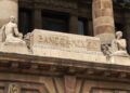 Banxico decide mantener la tasa de interés mientras revisa a la baja sus proyecciones de crecimiento para 2026.