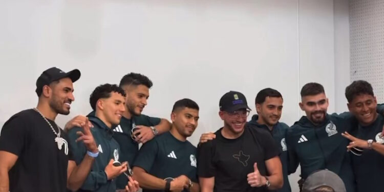 El influencer Steve Will Do It realizó un gesto inesperado tras la victoria de México, regalando relojes de lujo.