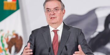 Ebrard resalta que el T-MEC proporciona ventajas competitivas a México en el contexto económico actual.
