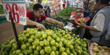 La inflación en México descendió a 3.1% en julio, revelando una estabilidad en el consumo mínimo y precios.