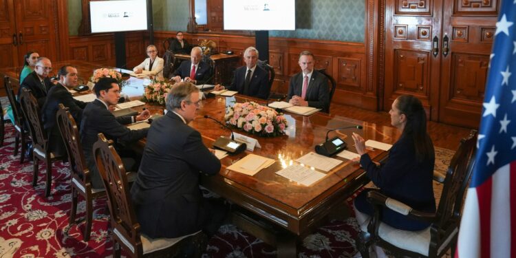 Las negociaciones entre México y Estados Unidos resaltan la importancia de la relación económica entre ambos países.