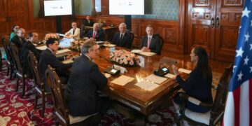 La tercera ronda de negociaciones del T-MEC destaca el compromiso de México y Estados Unidos por mejorar relaciones económicas.