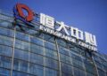 El fundador de Evergrande, un gigante inmobiliario, enfrenta cadena perpetua tras ser hallado culpable de múltiples delitos de fraude.
